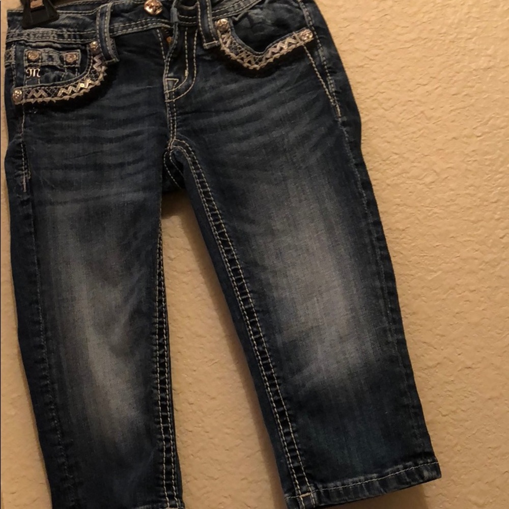 Miss Me Capris With Oulined Back Pocket